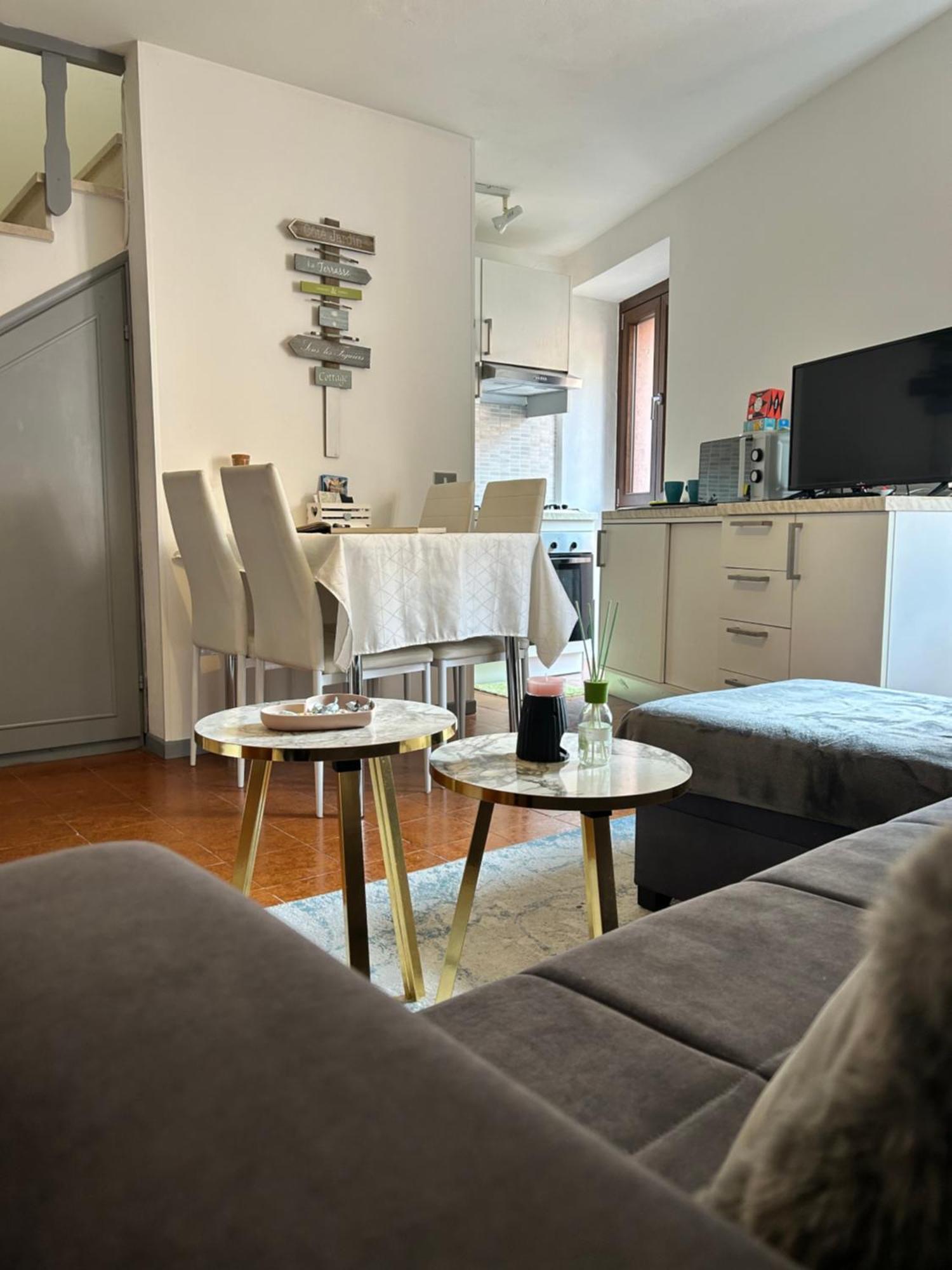 Tua Duplex Lägenhet Salò Exteriör bild